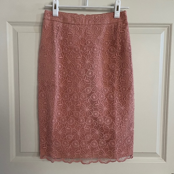 Dresses & Skirts - NWOT Pink Lace Midi Pencil Skirt